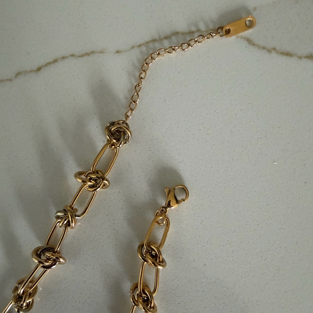 Blowout Sale!!!! Edgy Gold-Tone Barbed Wire Necklace – Bold & Unique Piece! - Picture 3 of 3